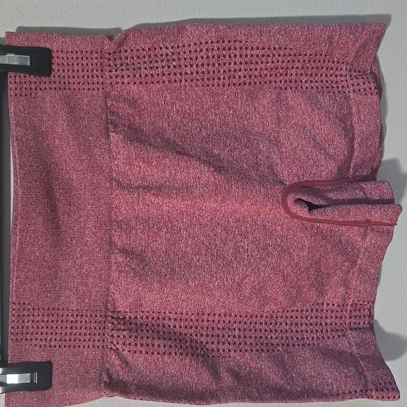 Womena Pink Textured Athletic Shorts In Size Medium - Picture 2 of 6